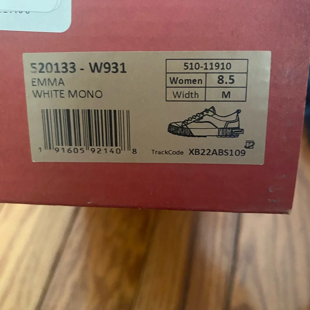 New NIB Levi’s Emma‎ White Mono Chunky Canvas Sneakers Size 8.5